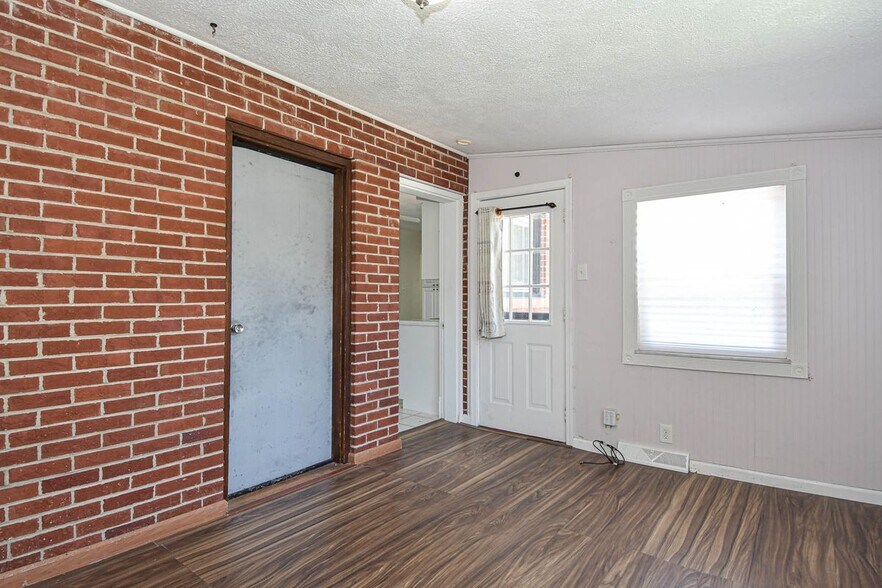 Building Photo - 9310 Radio Dr