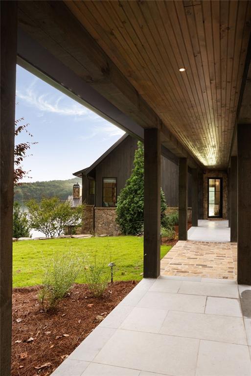 Building Photo - 725 Rocky Point Dr