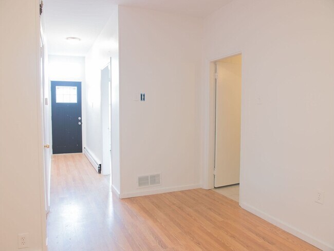 Building Photo - 186 Emerson St