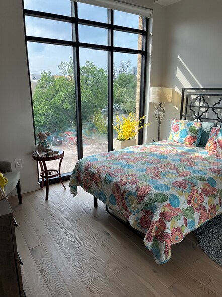 Bedroom floor to ceiling windows - 1501 E 4th St