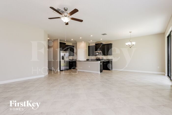 Building Photo - 9821 Ivory Dr