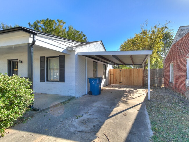 Building Photo - 220 E Jacobs Dr