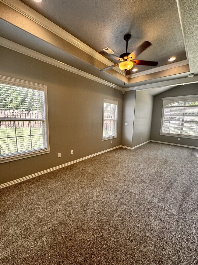 Building Photo - 6108 S 39th Pl