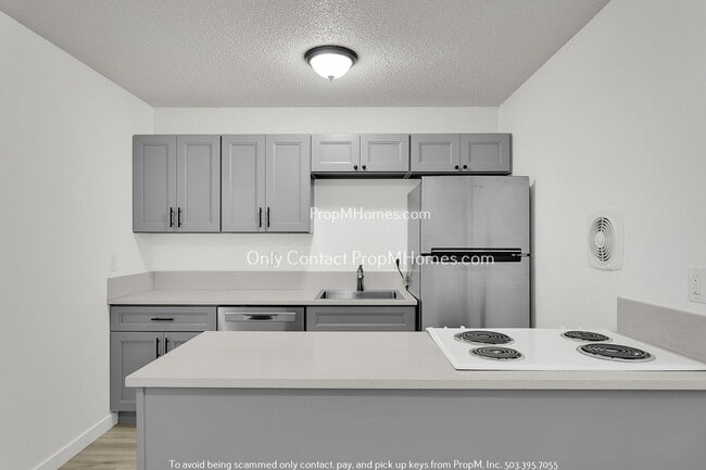 Building Photo - Updated Two Bedroom Unit - First Month Free!