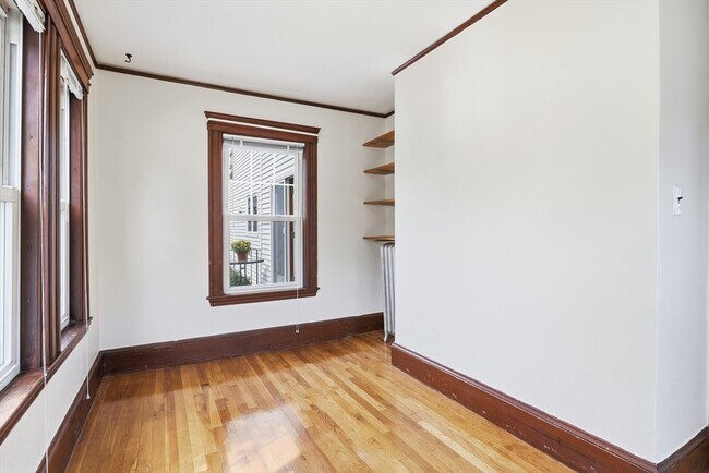 Building Photo - 131 Highland Ave