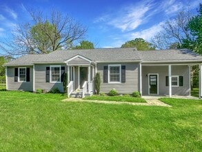 Building Photo - 709 Veterans Dr