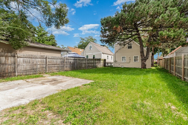 Building Photo - 124 46th Ave