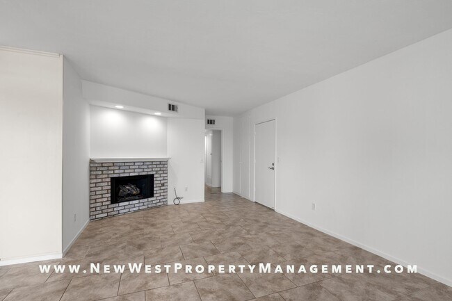 Building Photo - Recently Refreshed Point Loma 2-Bedroom at Baycrest! Small Pet OK! Available Now!