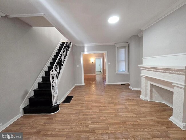 Building Photo - 5825 Ashland Ave