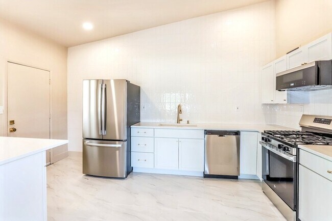 Building Photo - 2608 W Paseo Blvd