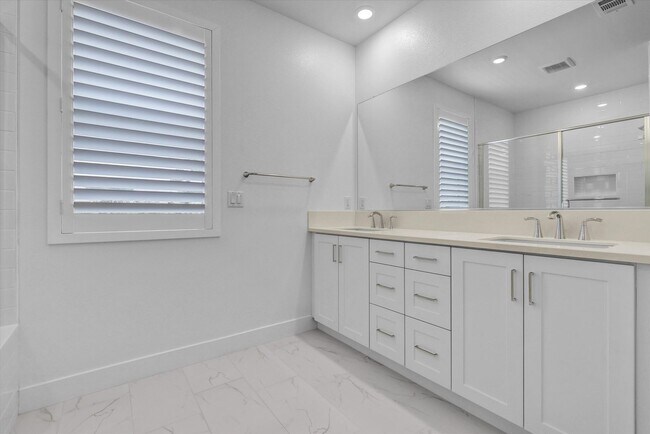Building Photo - New-built Home in Great Park