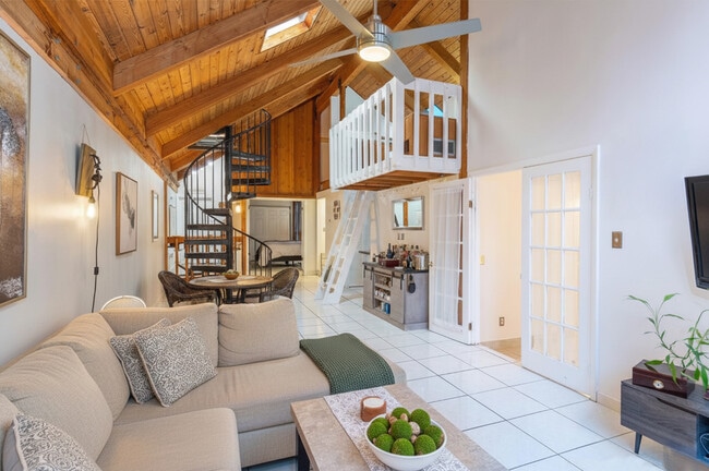 Building Photo - 497 N University Dr