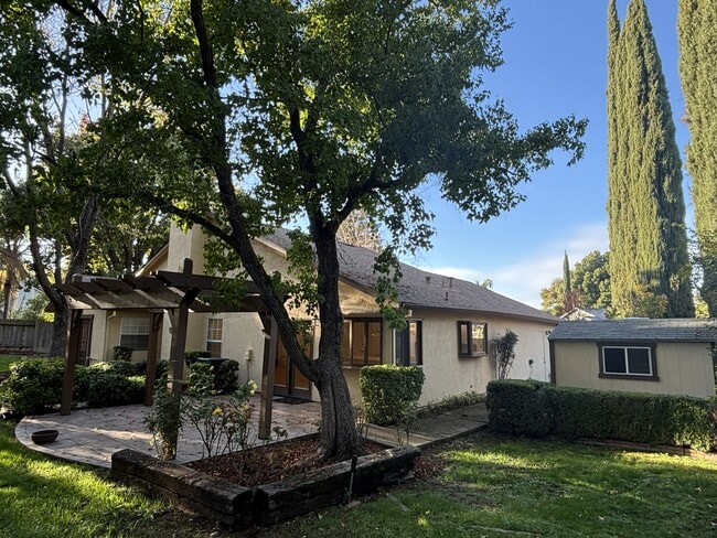 Building Photo - 34 Alvares Ct