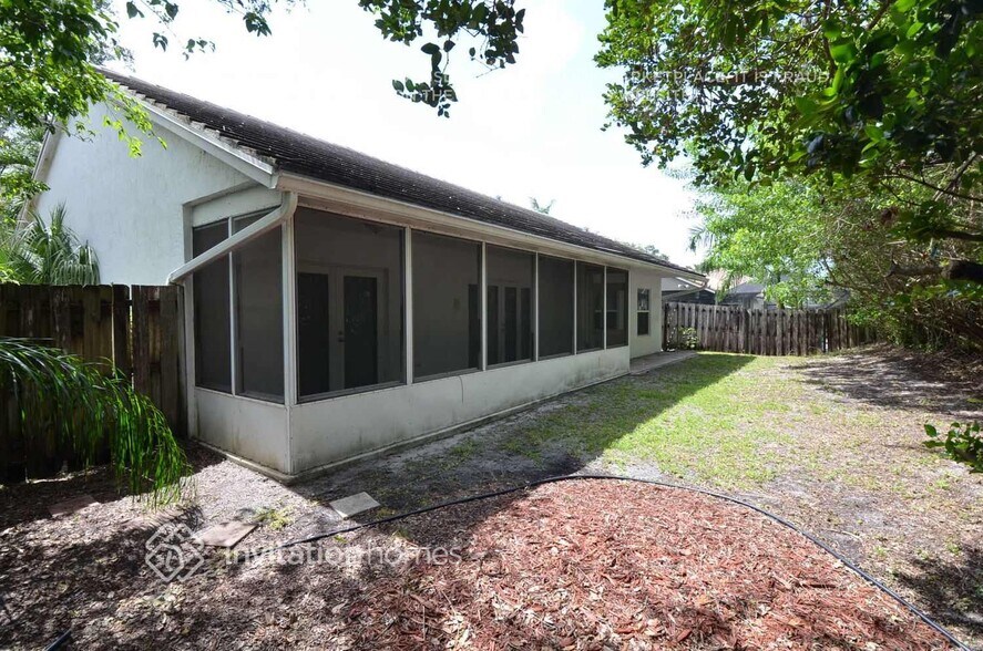 Building Photo - 7570 NW 47th Ave