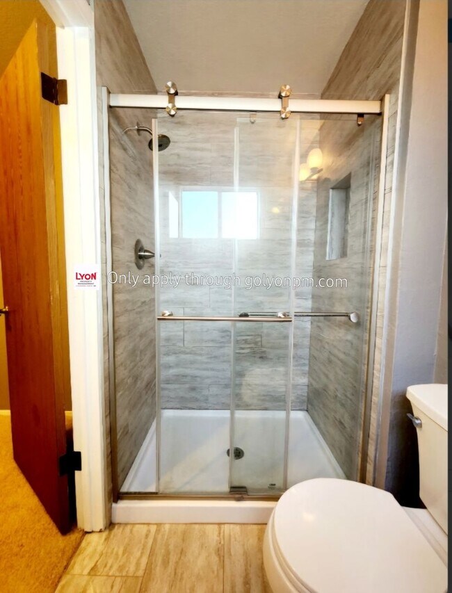 Building Photo - Halfplex available now!