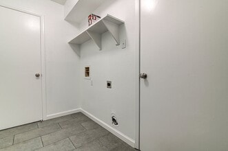 Building Photo - 1605 Dale Cove