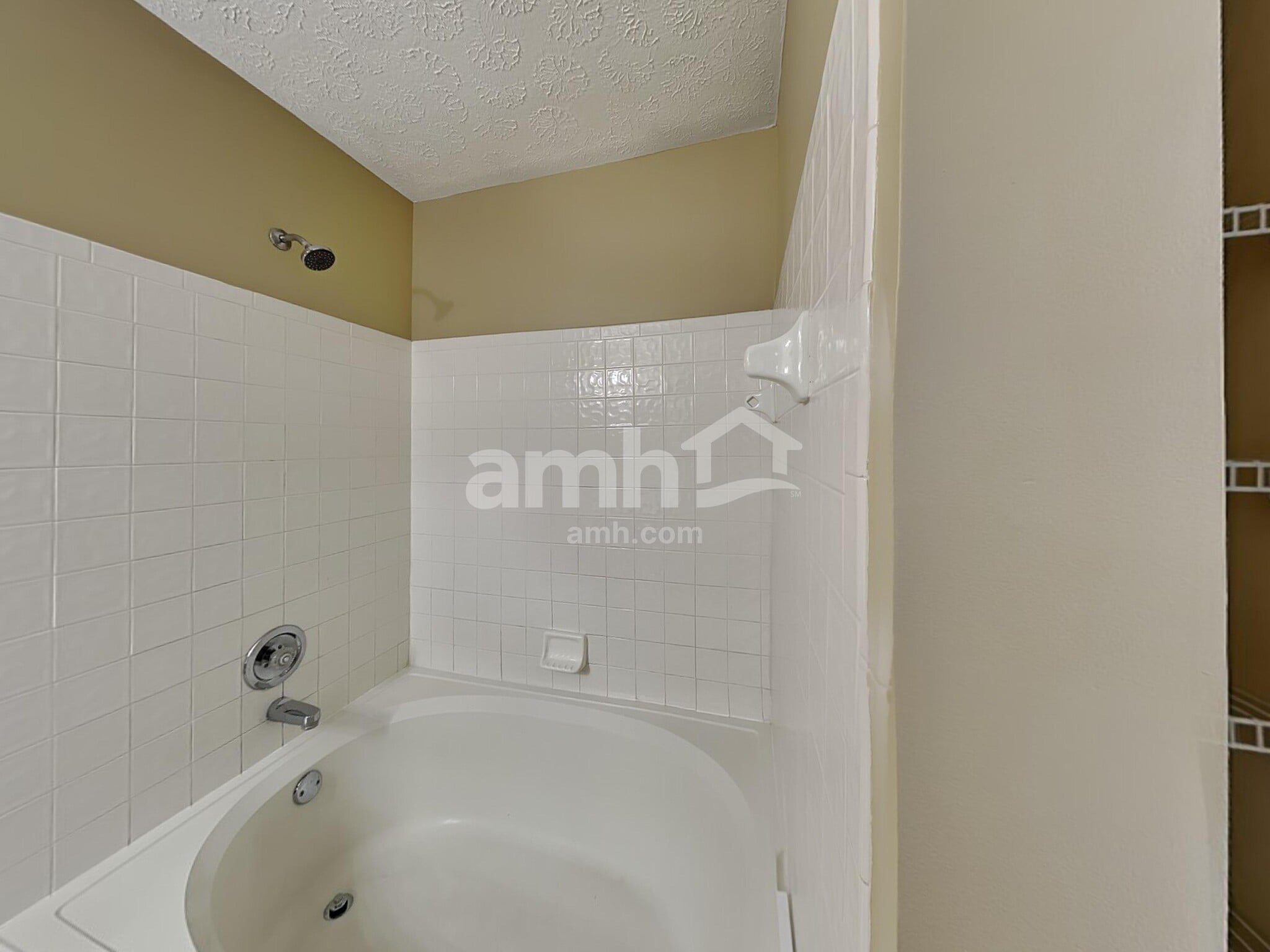 Building Photo - 4626 Laurel View Dr