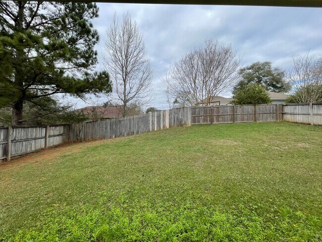 Building Photo - Quail Hollow