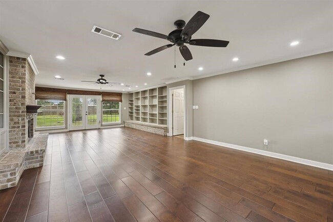 Building Photo - 1135 Ivy Ln