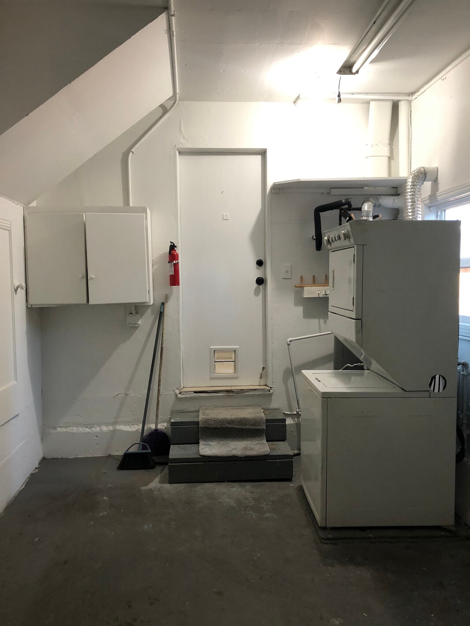 Building Photo - 1031 Hudson St