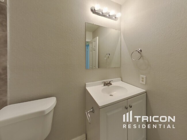 Building Photo - 5126 Casa Oro St