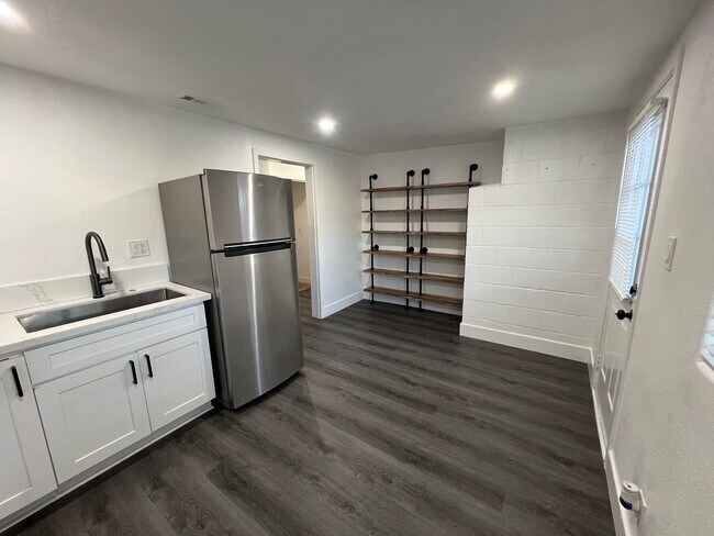 Building Photo - 40585 Sanalamar Dr