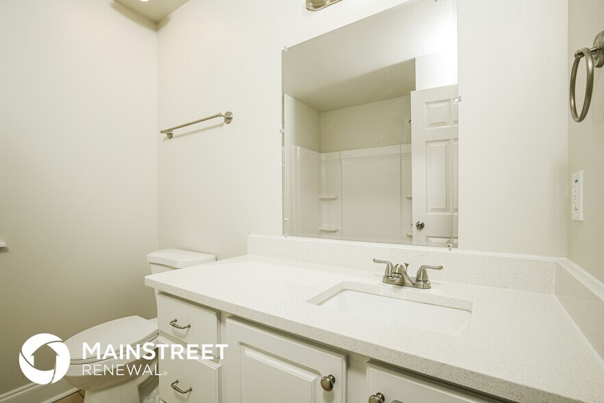 Building Photo - 165 Sutherland Dr