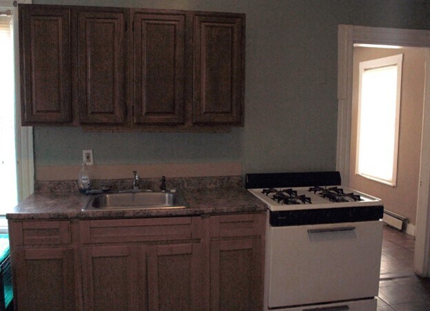 Building Photo - 50 Astoria St