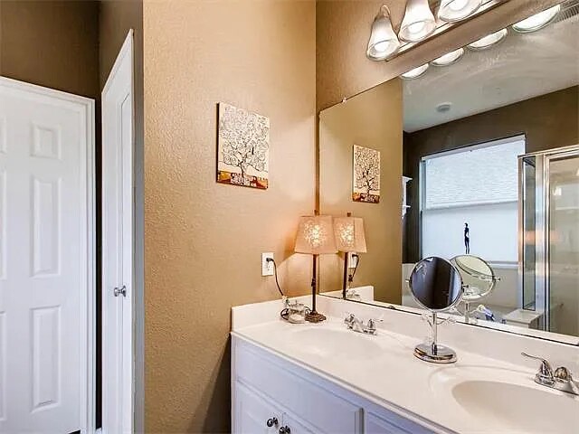 Building Photo - 2221 Speidel Dr