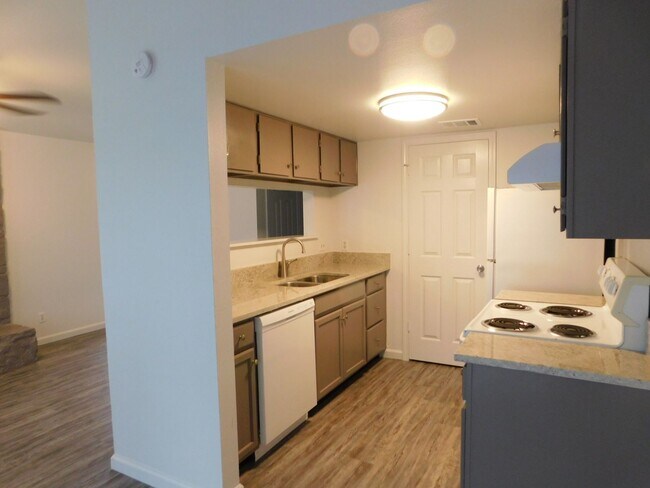 Building Photo - GCC Properties I LP Management Acct2 (1002 Fieldwood Dr)