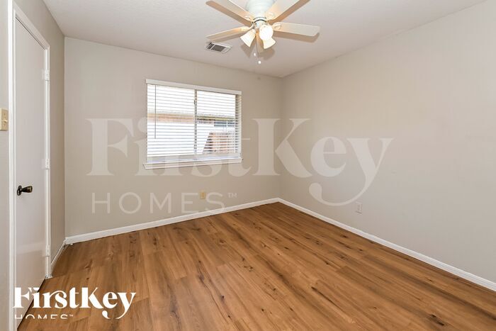 Building Photo - 8222 Sanford St