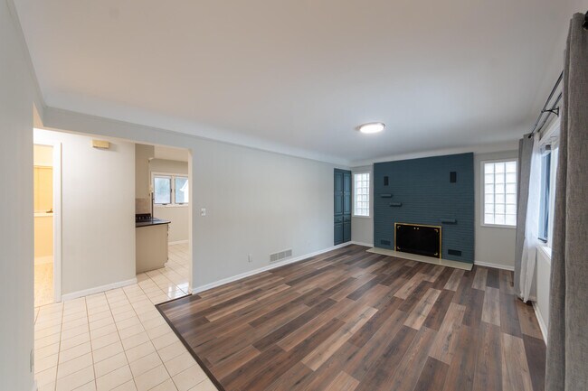 Building Photo - 46105 W Seven Mile Rd