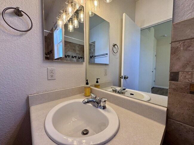 Building Photo - 11260 Jersey Way