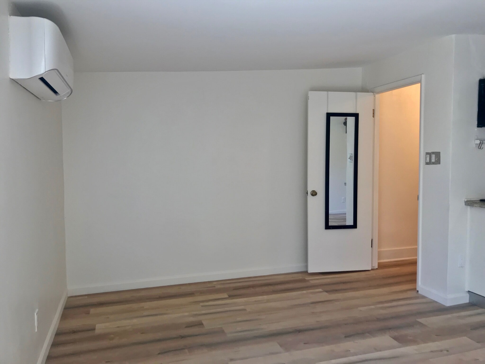 space for king size bed - 1237 N Commonwealth Ave