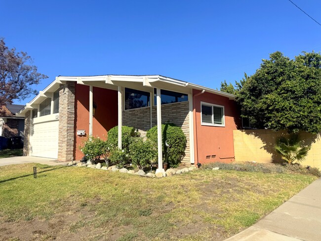 Building Photo - 3528 Castle Rock Rd