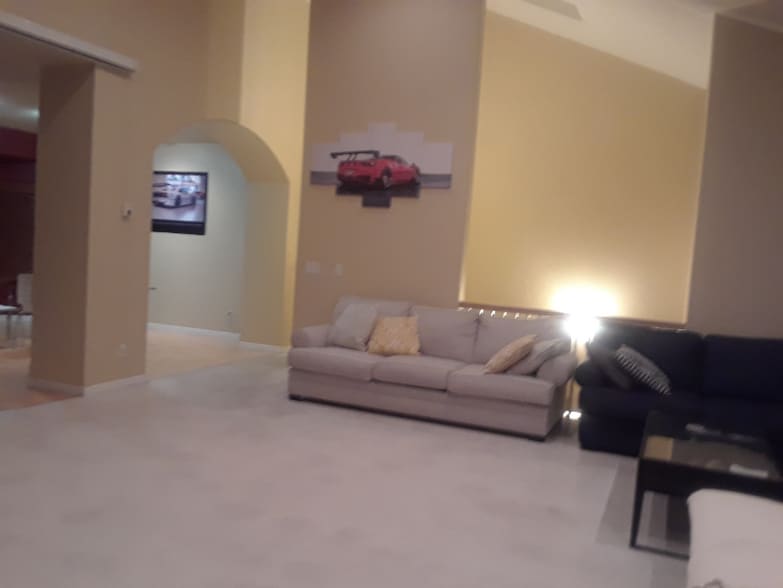 Building Photo - 10073 Roseview Dr