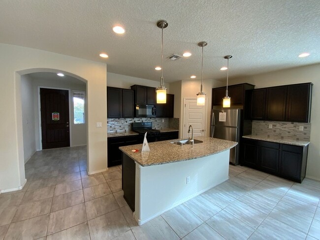Building Photo - Beautiful 3 Bedroom Plus Office Recent Con...