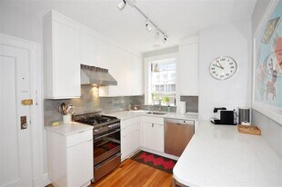 Building Photo - 76 Martin St