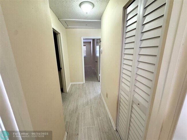 Building Photo - 12159 SW 52nd Ct