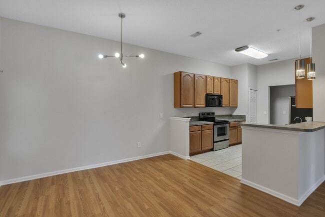Building Photo - Great 2 bedroom/ 2 bathroom, 1 car garage ...