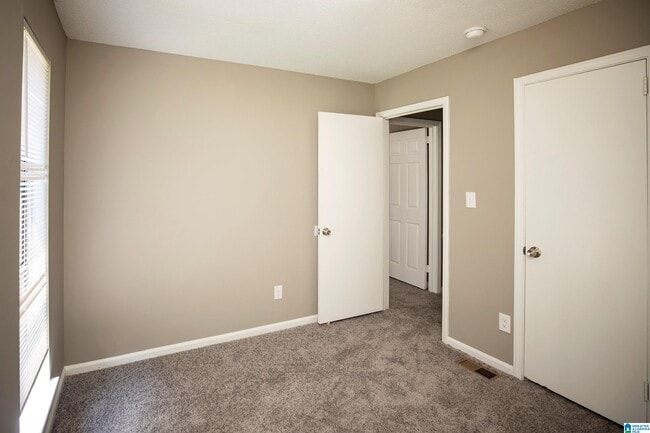 Building Photo - 3142 Sleepy Hollow Dr