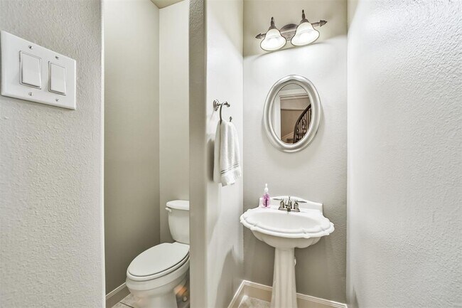 Building Photo - 2802 Kestrel Trace Ln