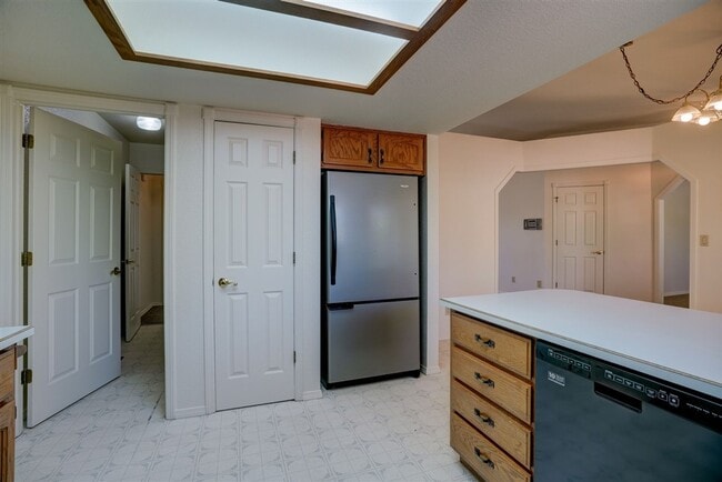Building Photo - Freshly painted, 3 Bedroom, 2 Bath Home in...