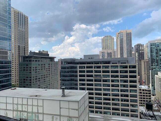 Building Photo - 300 N State St