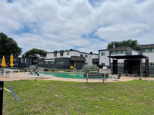 Building Photo - 3300 Edgewood Dr