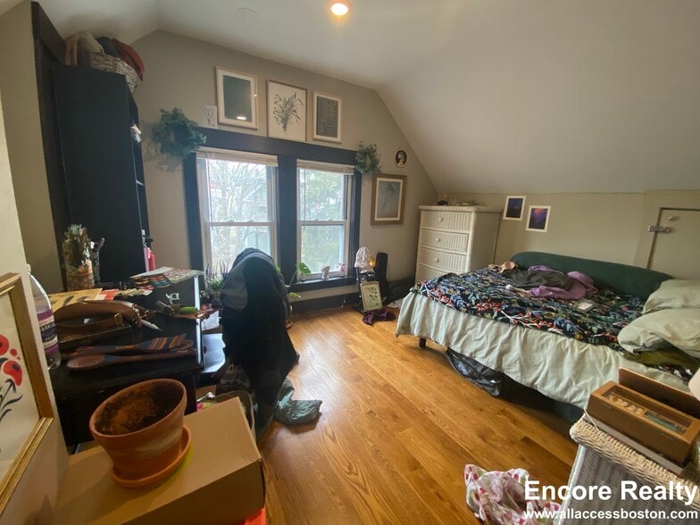 Building Photo - 46 Creighton St