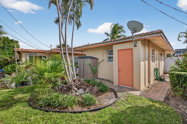 Building Photo - 3207 Marine Dr