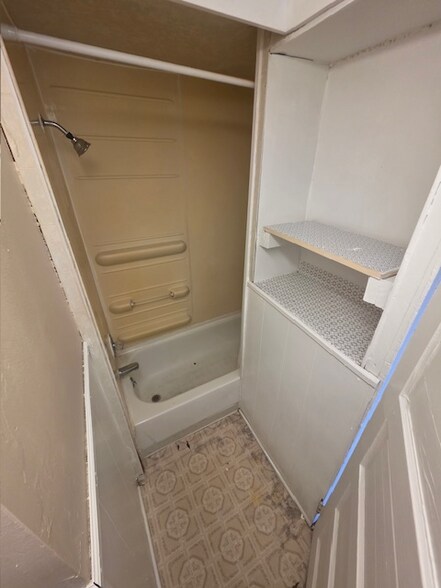 Building Photo - 412 Oak Hill Ave