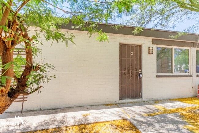 Building Photo - Single Level Spacious 2Bdm 1Ba Apartment i...