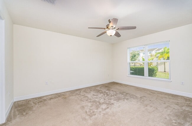 Building Photo - NEW!